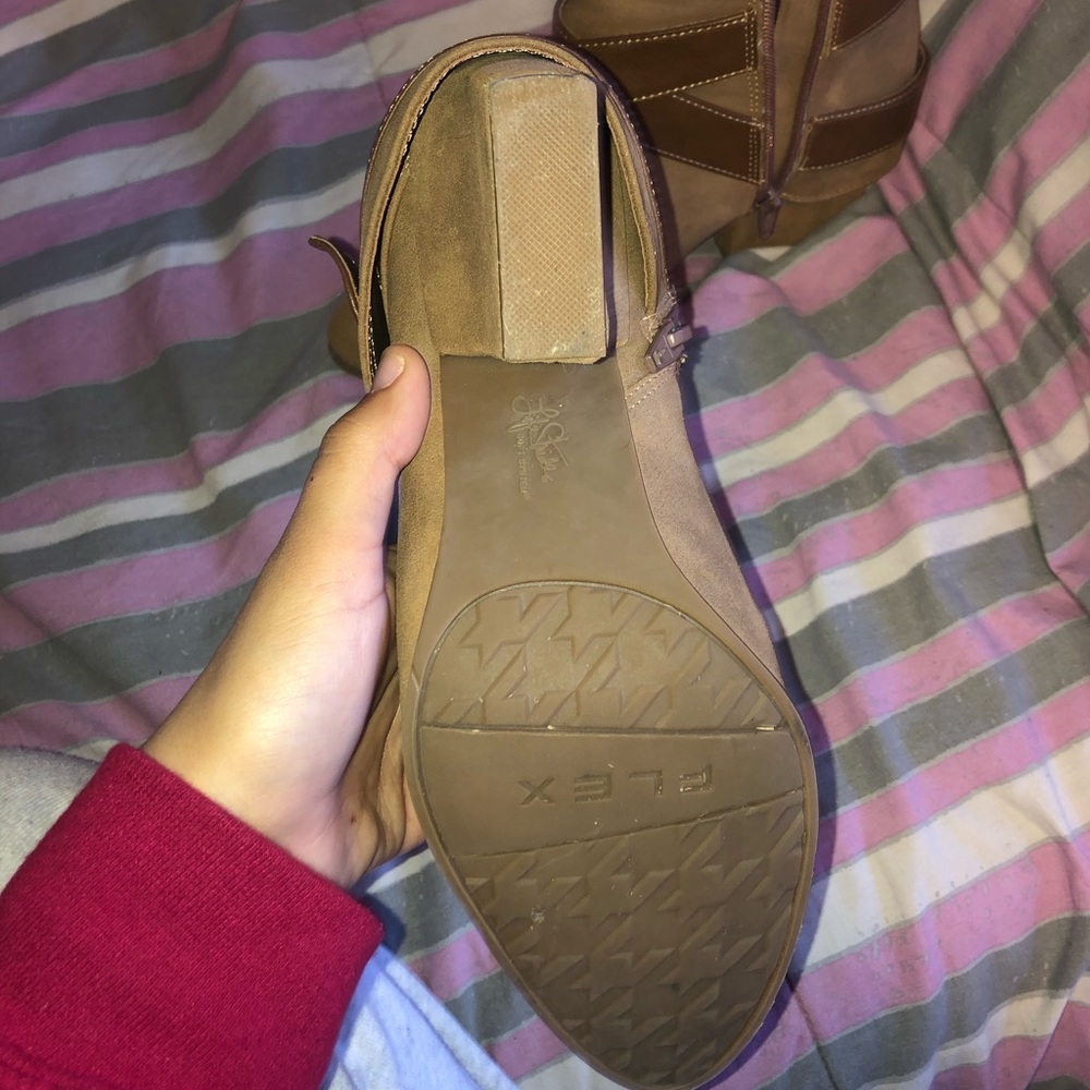 Boots - Picture 3 of 4